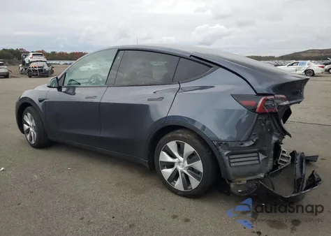 2022 Tesla Model Y z USA, uszkodzony, nr VIN 7SAYGAEE1NF516596